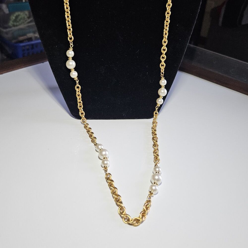*Sale* Beautiful Napier Patented Vintage Gold Tone Faux Pearl Necklace 30"